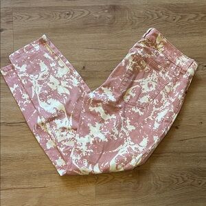 Daisy Fuentes Size 8 Pink and Cream Straight Leg Pants